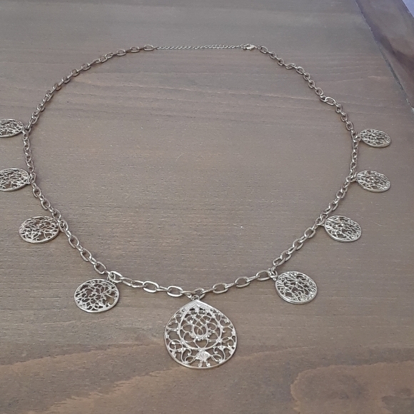 Jewelry - Gold tone filigree necklace.